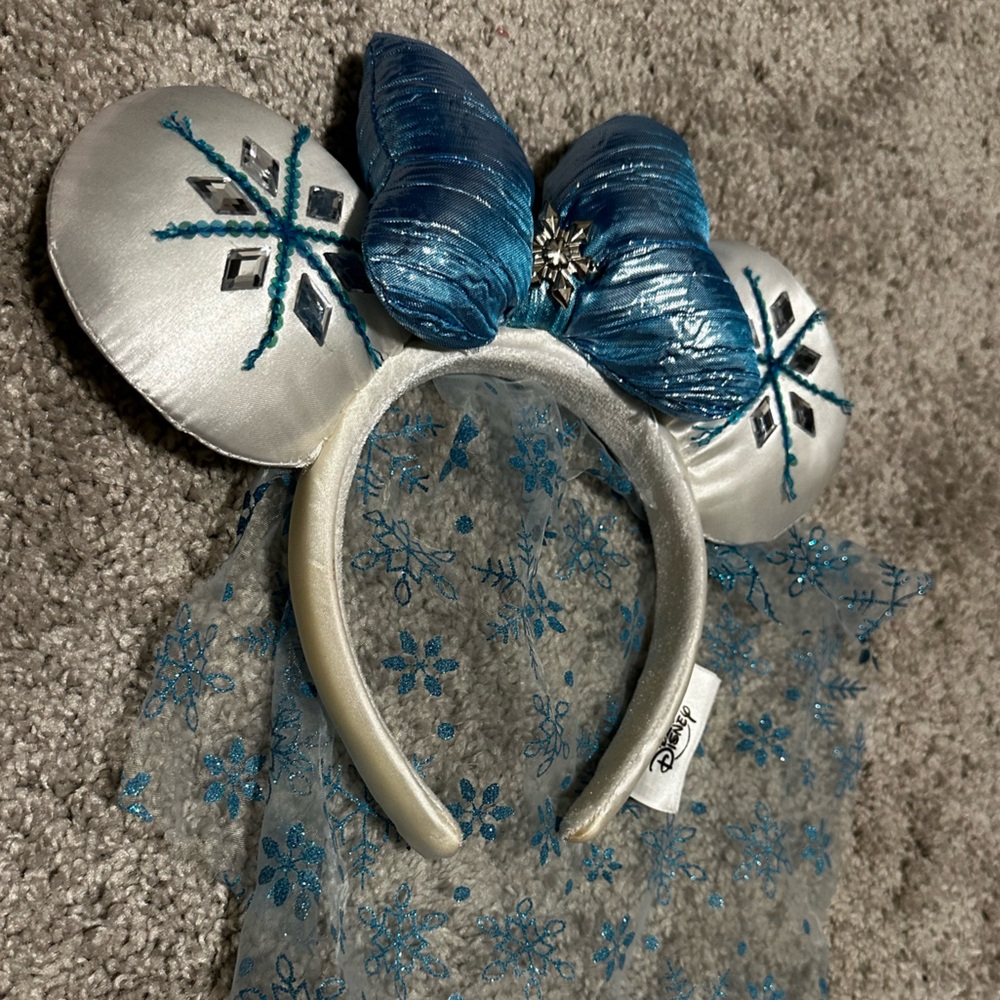 Frozen Disney elsa ears with snowflake veil